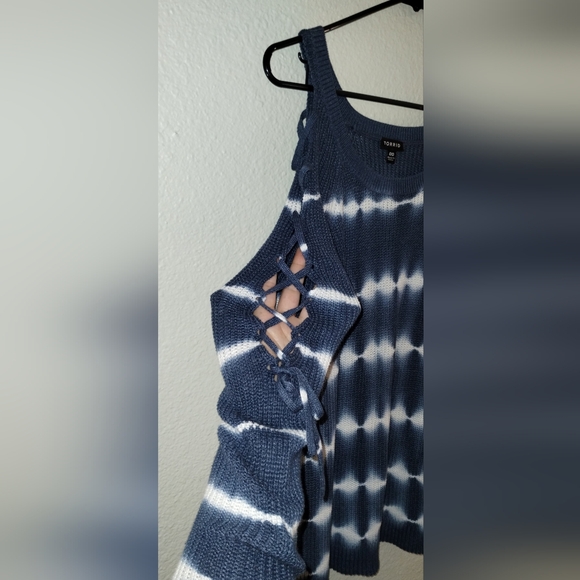 TORRID COLD-SHOULDER LACE-UP SLEEVE SWEATER, SIZE 00 ~ EXCELLENT CONDITION - Picture 12 of 16